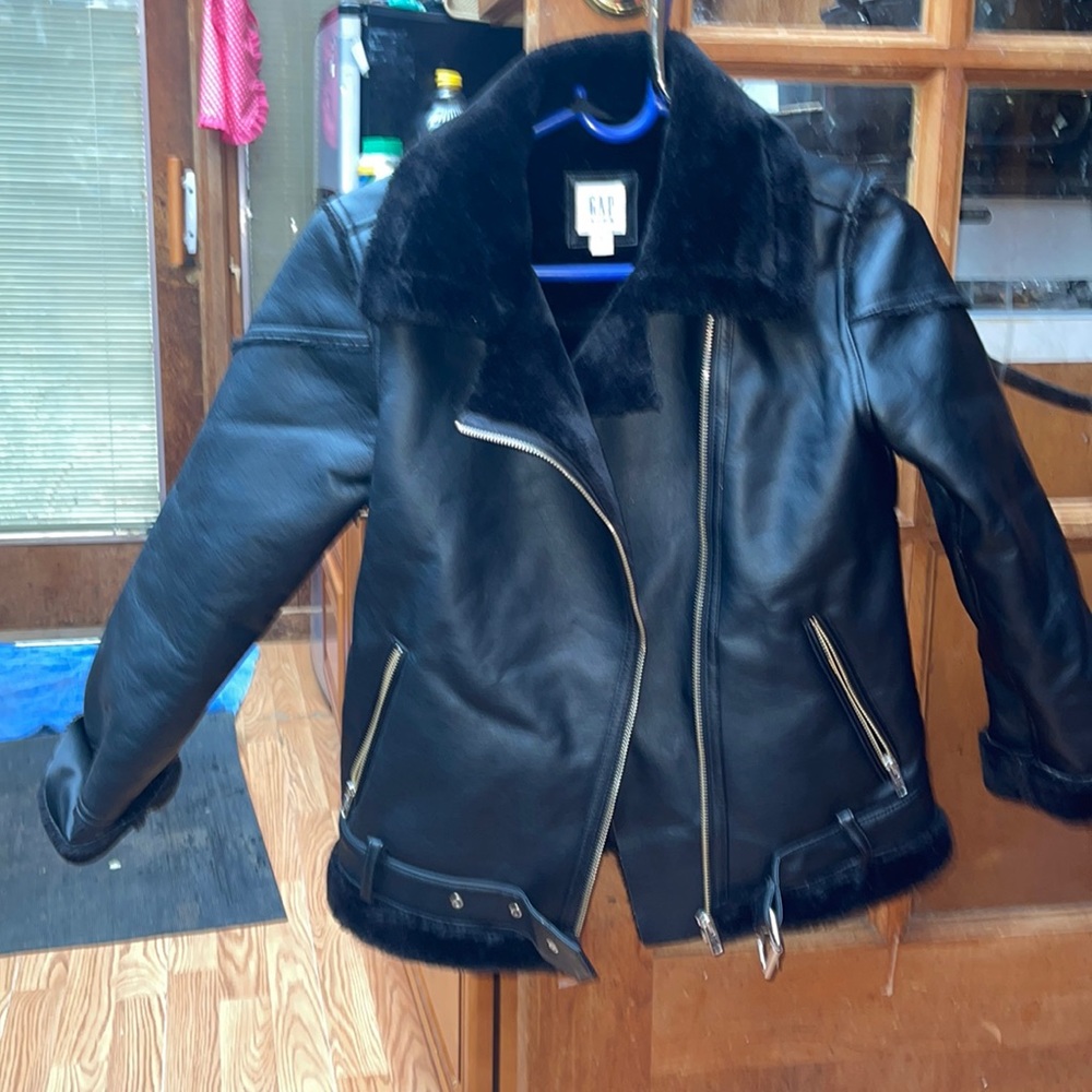 Gorgeous fux leather Gap girls jacket